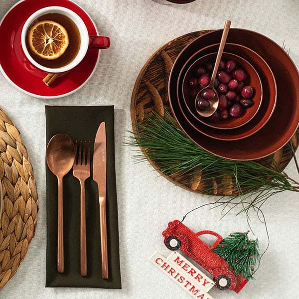 Доска для подачи с узором;дуб;D=240,H=25мм;св. дерево,тем.дерево