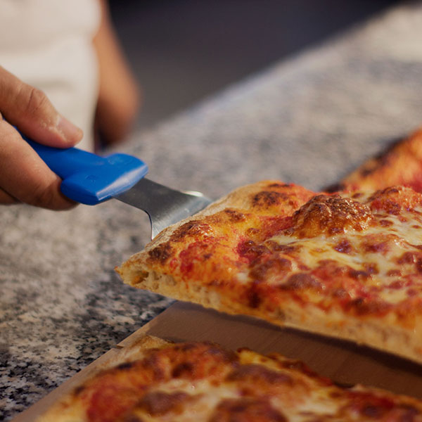 Лопатка изогнутая с термостойкой ручкой до +200С;сталь нерж.,пластик;,L=12/31,B=9см