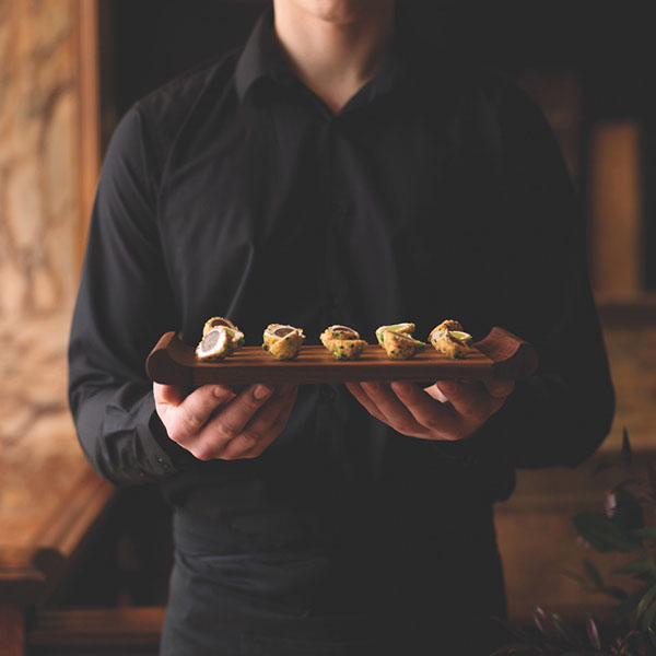 Доска для подачи;орех;,H=3,L=53,B=32см;тем.дерево