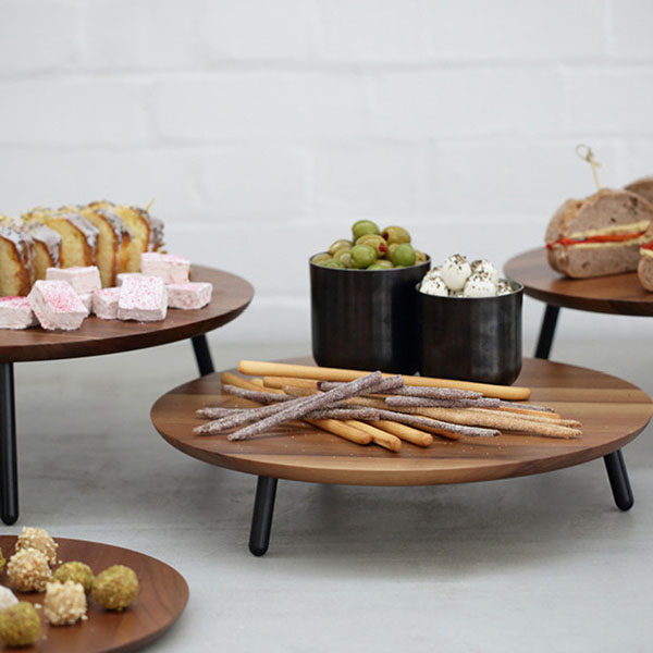 Доска для подачи на ножках;орех;D=40,H=14см;деревян.,черный