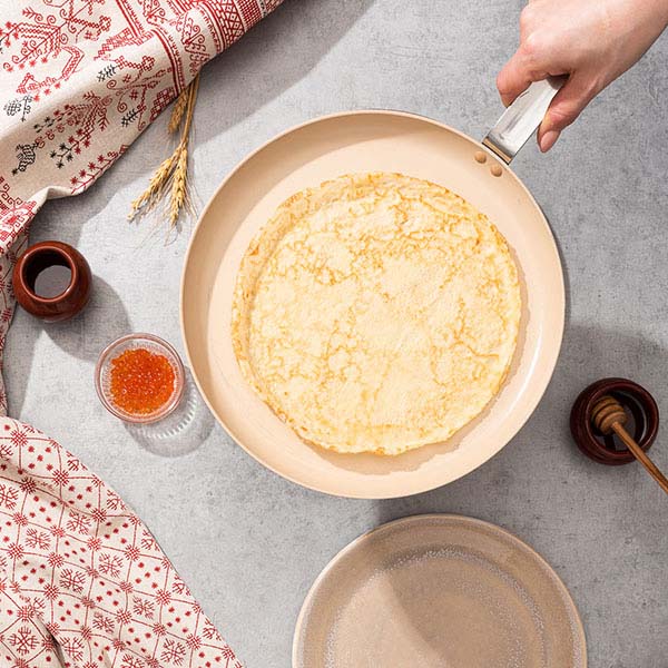 Сковорода для блинов;алюмин.,керамика;D=28,H=2,L=49см;коричнев.,бежев.