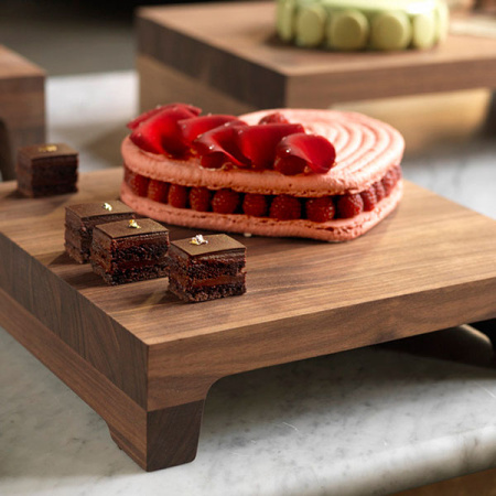 Подставка фуршетная;орех;,H=80,L=325,B=325мм;тем.дерево