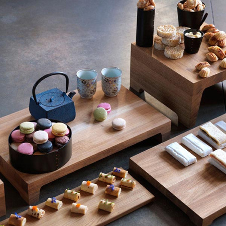 Подставка фуршетная;орех;,H=80,L=530,B=325мм;тем.дерево