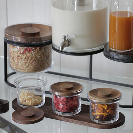 Емкость фуршетная на подставке[3шт];стекло,дуб;0,5л;D=12,5,H=11,L=45,B=14,5см;прозр.,св. дерево